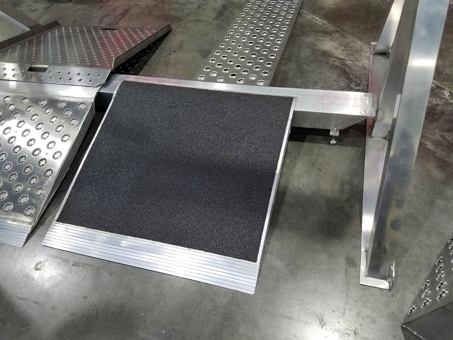 Grit-Coat Aluminum Container Ramp